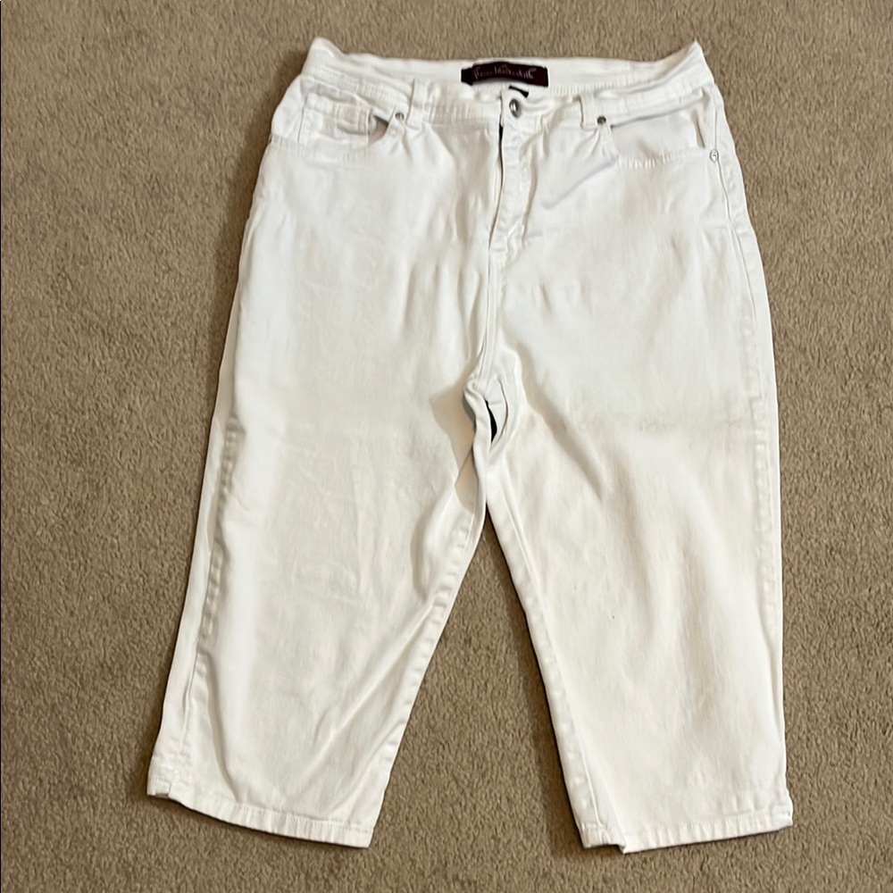 Gloria Vanderbilt White Denim Capri Jeans, size 12